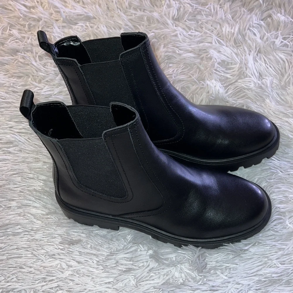 Nine West Yullon Lug Sole Chelsea Booties Size 8.5 Medium